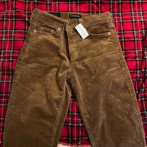 The Petite Straight Corduroy Pant in Chestnut